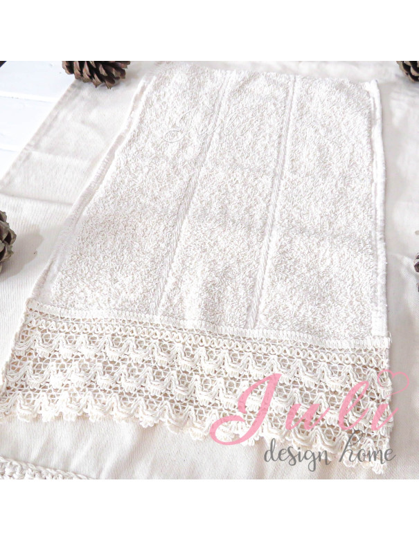 toalla con puntillas